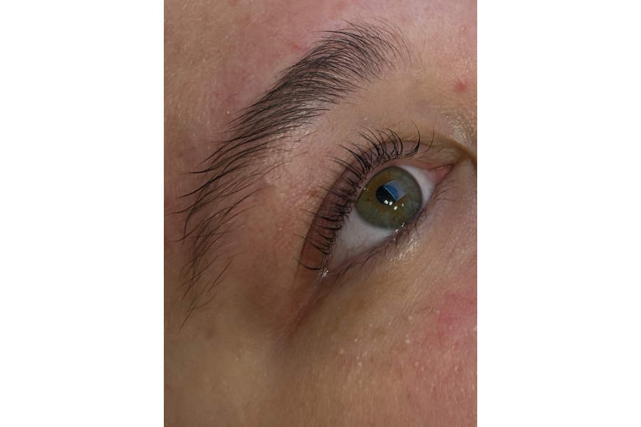 Wenkbrauw en wimper resultaat bij Apotheek&Beauty