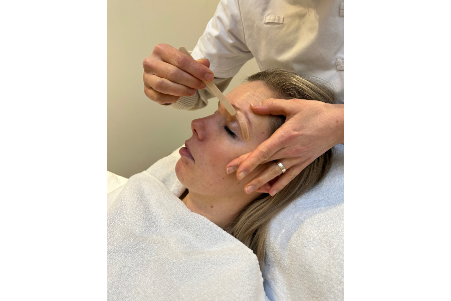 Gezichtspeeling bij Apotheek&Beauty Monster
