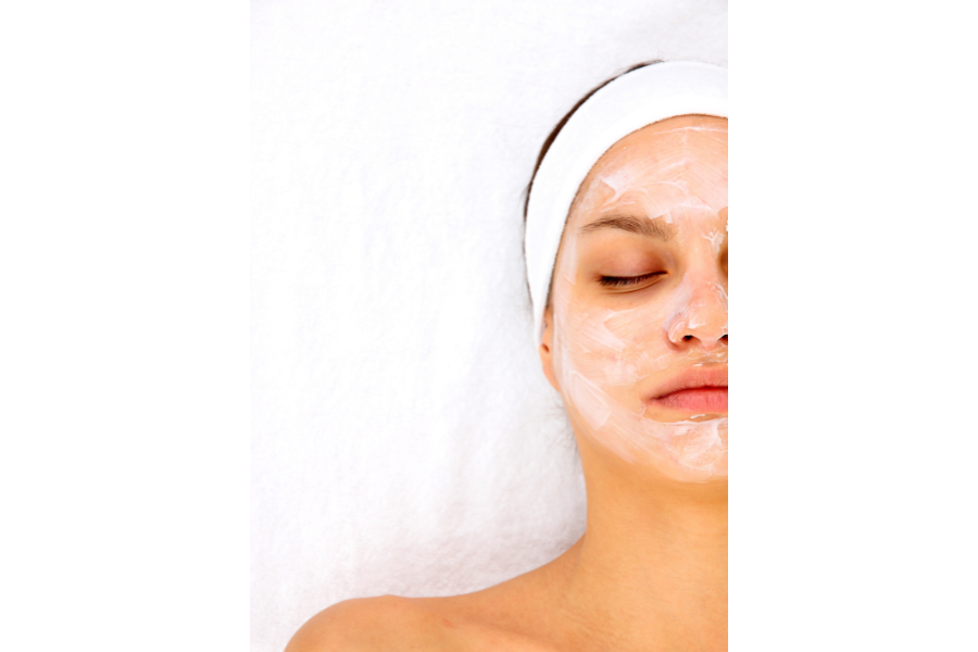 Gezichtsbehandeling bij Apotheek&Beauty Monster