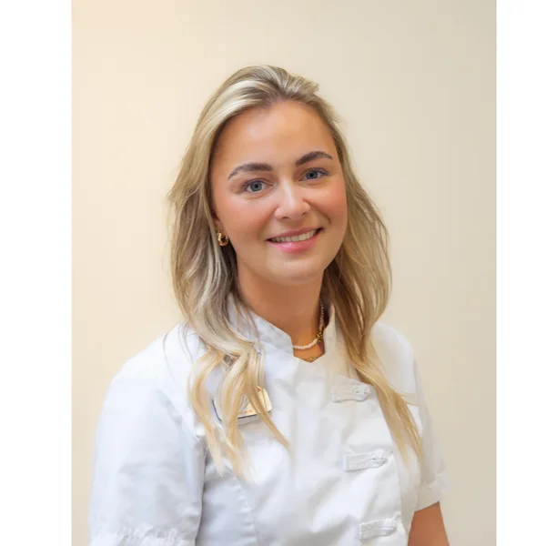 Eline &mdash; Huidtherapeut bij Apotheek&Beauty Monster